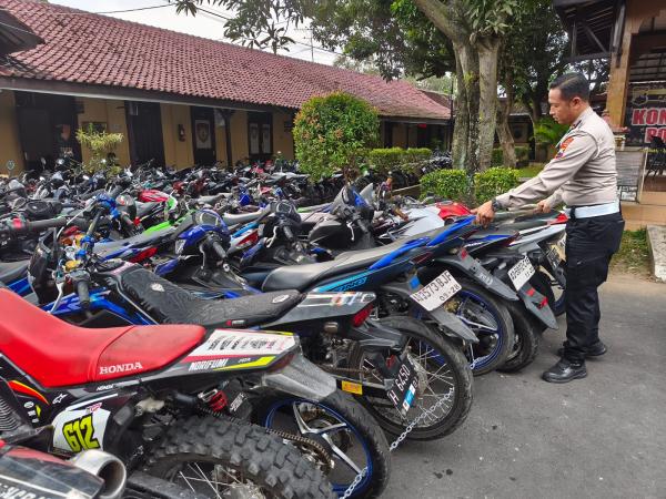 204 Motor Knalpot Brong Ditindak Satlantas Sragen Saat Pengamanan Pengesahan Warga Baru PSHT