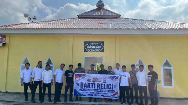 Dari Bansos hingga Bersih-Bersih Masjid, Polres Polman Semarakkan HUT Bhayangkara ke-80