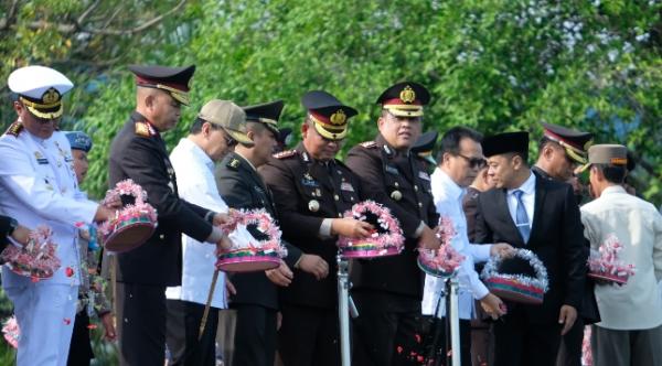 Khidmat di Dermaga Merak, Ditpolairud Polda Banten Kenang Pengorbanan Jiwa Raga Para Pahlawan
