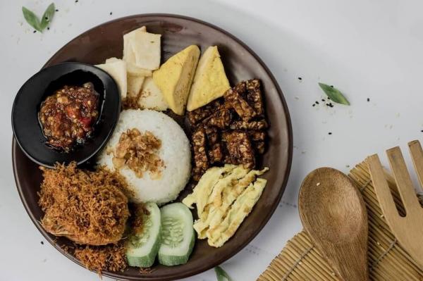 5 Resep Ayam Serundeng Enak dan Empuk, Aroma Rempahnya ...
