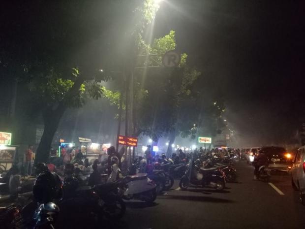 Malam Ini Ratusan Pkl Sate Taichan Depan Gbk Pindah Ke Senayan City