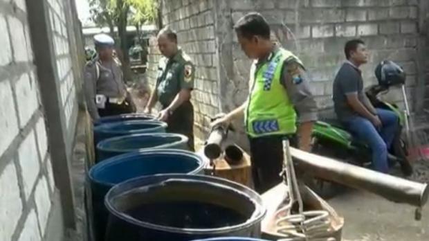 Nekat Beroperasi Pabrik Arak di Tuban Digerebek Aparat Gabungan