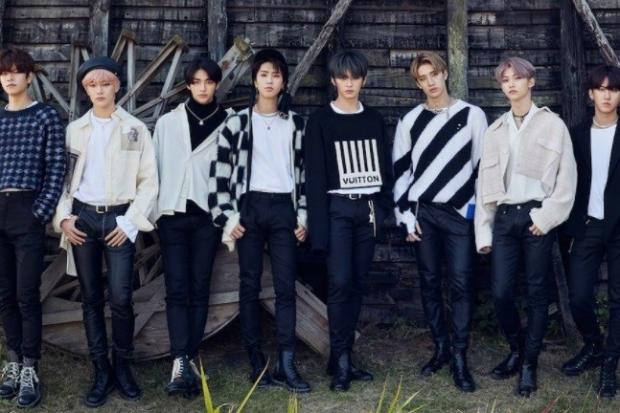 God S Menu Lagu Pertama Stray Kids Yang Sapa Penggemar Indonesia Di Shopee 11 11 Big Sale Tv Show