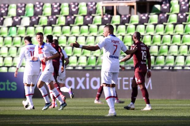 Hajar Metz 3 1 Psg Rebut Puncak Klasemen Liga Prancis