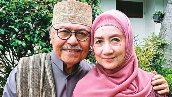 Titiek Sandhora Hits Di Era 1970 An Kini Hidup Bahagia Bersama Teman Duetnya