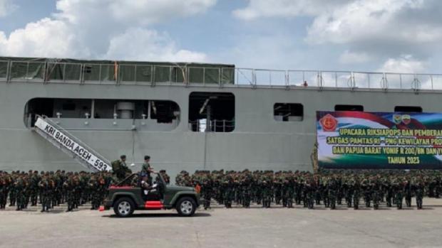 Panglima TNI Berangkatkan 850 Prajurit ke Perbatasan RI-Papua Nugini, Ditugaskan 12 Bulan Panglima TNI Berangkatkan 850 Prajurit ke Perbatasan RI-Papua Nugini, Ditugaskan 12 Bulan