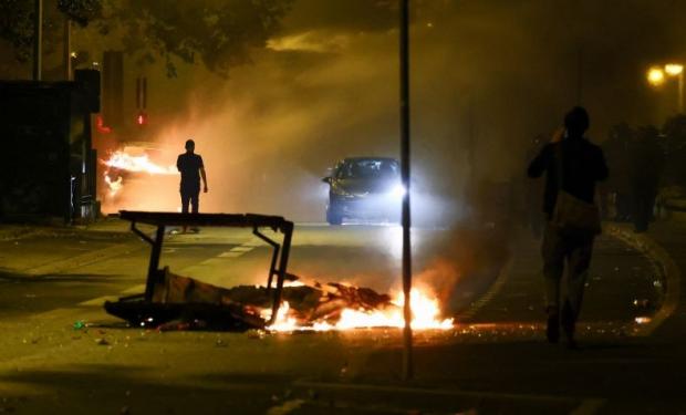 Kerusuhan di Prancis Meluas, Ketua DPR Minta Pemerintah Pastikan Keselamatan WNI