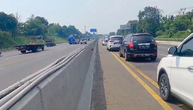 Lalin Padat, Contraflow Diberlakukan di Km 55 hingga 65 Tol Japek