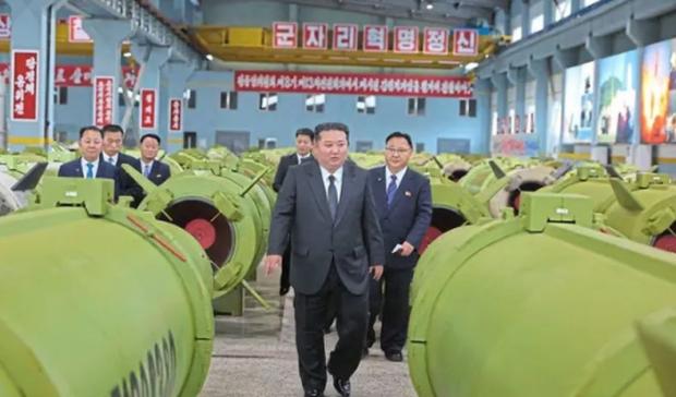 Kim Jong Un Ingin Korea Utara Produksi Rudal Lebih Banyak, Bangun Pabrik-Pabrik  Amunisi Baru