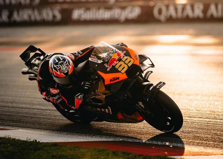 https://img.inews.co.id/media/750/files/inews_new/2025/01/04/pembalap_ktm_factory_racing_brad_binder.jpg
