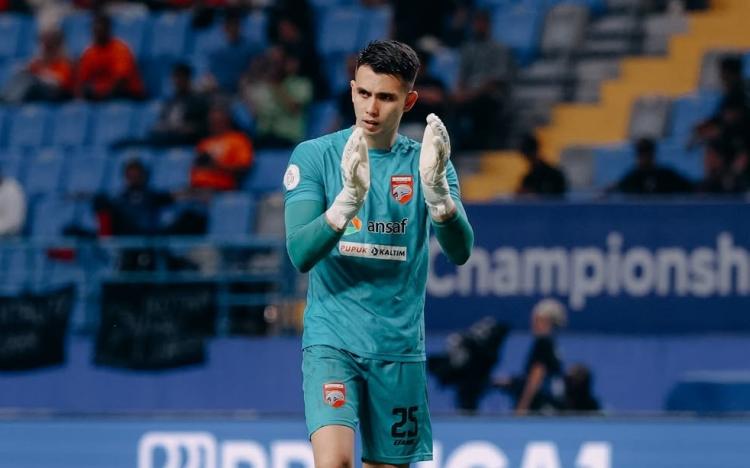 https://img.inews.co.id/media/750/files/inews_new/2025/02/11/kiper_borneo_fc_nadeo_argawinata.jpg