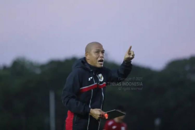 https://img.inews.co.id/media/750/files/inews_new/2025/09/16/pelatih_timnas_indonesia_u_17_nova_arianto.jpg