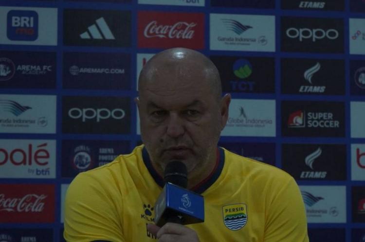 https://img.inews.co.id/media/750/files/inews_new/2025/09/22/pelatih_persib_bandung_bojan_hodak.jpg