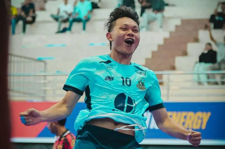 https://img.inews.co.id/media/750/files/inews_new/2025/10/11/bintang_timur_surabaya_bts_menghancurkan_black_s.jpg