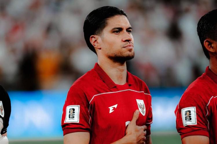 https://img.inews.co.id/media/750/files/inews_new/2025/10/13/defender_timnas_indonesia_kevin_diks.jpg