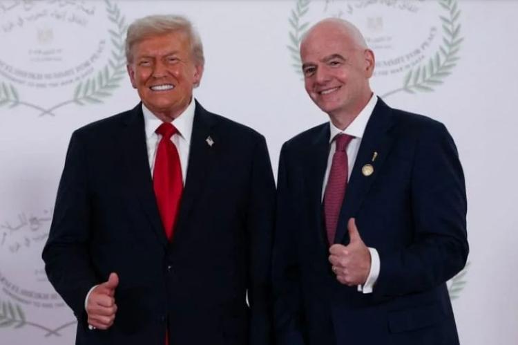 https://img.inews.co.id/media/750/files/inews_new/2025/10/14/gianni_infantino_trump_pa.jpg