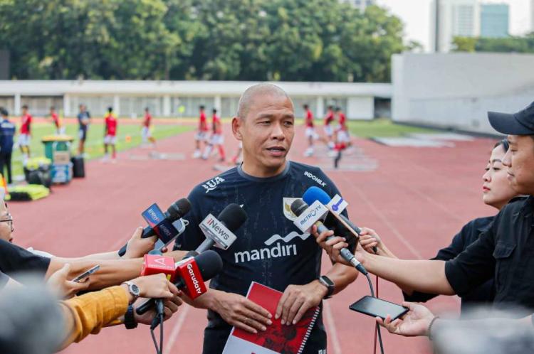 https://img.inews.co.id/media/750/files/inews_new/2025/10/16/pelatih_timnas_indonesia_u_17_nova_arianto.jpg