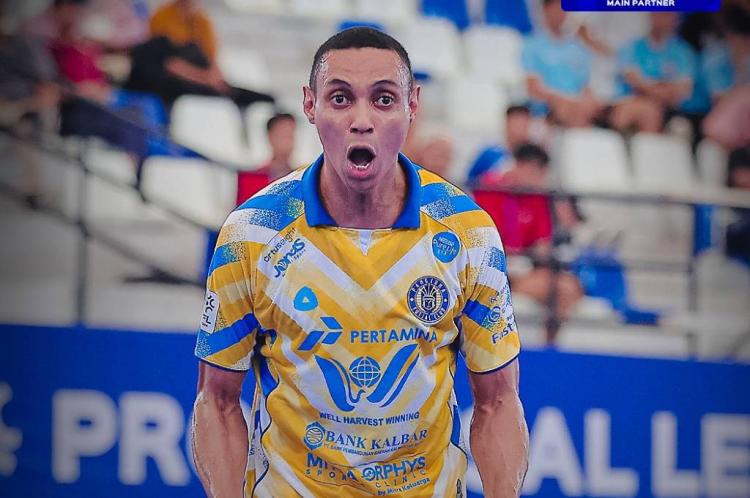 https://img.inews.co.id/media/750/files/inews_new/2025/10/18/pangsuma_fc_membantai_halus_fc_7_0_pada_lanjutan_p.jpg