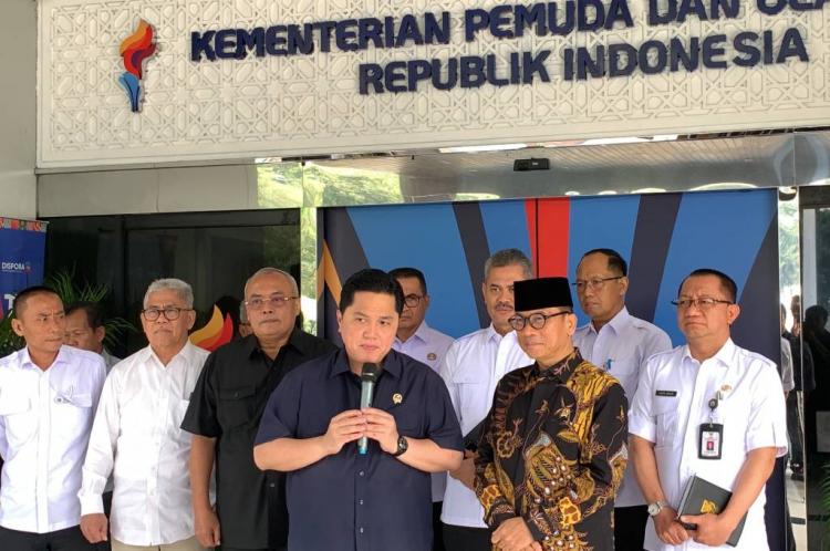 https://img.inews.co.id/media/750/files/inews_new/2025/10/21/menpora_erick_thohir_dan_menteri_desa_pdt_yandri.jpg
