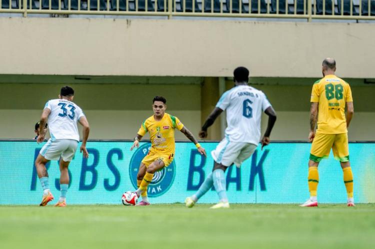 https://img.inews.co.id/media/750/files/inews_new/2025/10/24/persebaya_meladeni_psbs_biak_pada_lanjutan_super_l.jpg