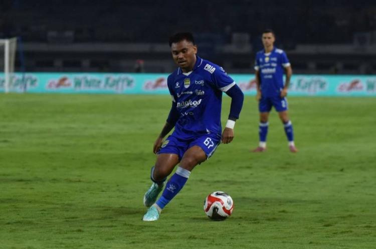 https://img.inews.co.id/media/750/files/inews_new/2025/11/25/winger_persib_bandung_saddil_ramdani.jpg