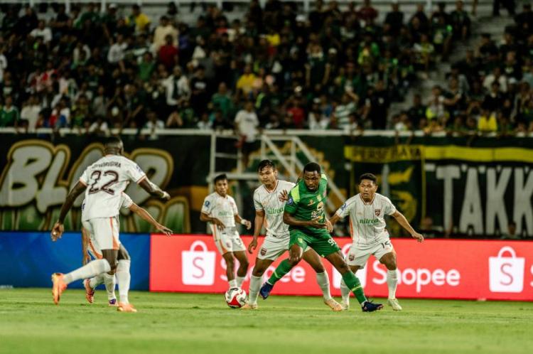 https://img.inews.co.id/media/750/files/inews_new/2025/12/20/persebaya_surabaya_bermain_imbang_2_2_kontra_borne.jpg