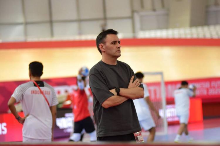 https://img.inews.co.id/media/750/files/inews_new/2025/12/30/pelatih_timnas_futsal_indonesia_hector_souto_fo.jpg
