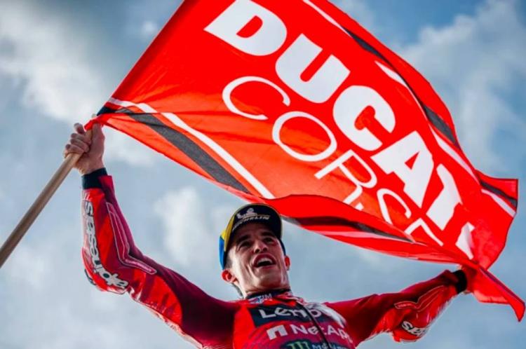 https://img.inews.co.id/media/750/files/inews_new/2026/01/01/pembalap_ducati_lenovo_marc_marquez.jpg