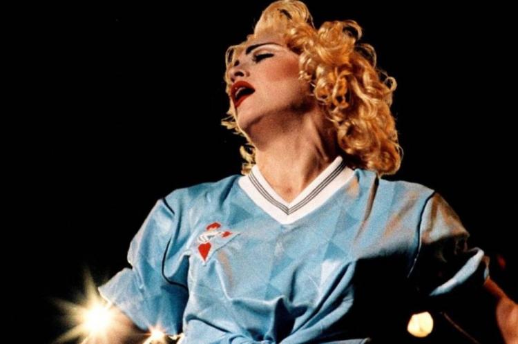 https://img.inews.co.id/media/750/files/inews_new/2026/03/11/madonna_mengenakan_jersey_celta_vigo_saat_konser.jpg