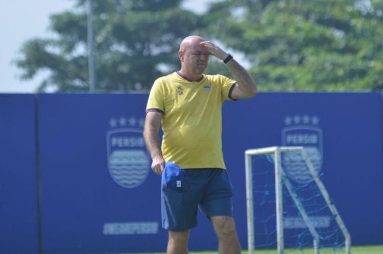 https://img.inews.co.id/media/750/files/inews_new/2026/04/27/pelatih_persib_bandung_bojan_hodak.jpg