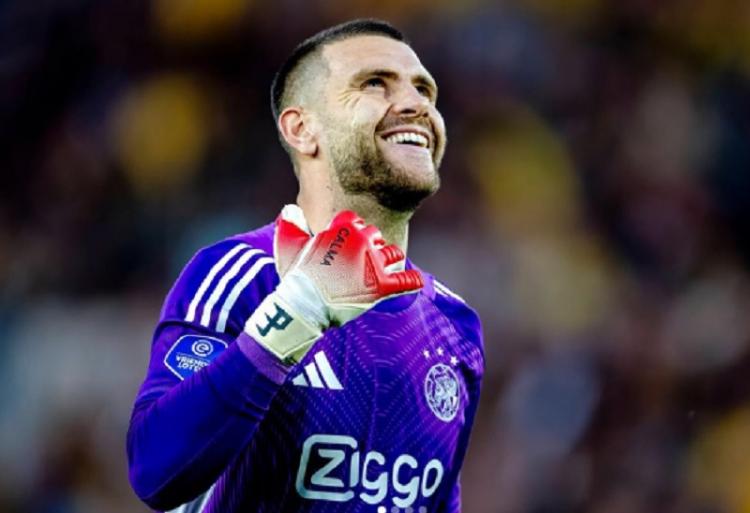 https://img.inews.co.id/media/750/files/inews_new/2026/05/22/maarten_paes.jpg