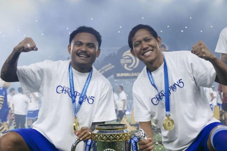 https://img.inews.co.id/media/750/files/inews_new/2026/05/27/saddil_ramdani_kiri_dan_adam_alis_berfoto_dengan.jpg
