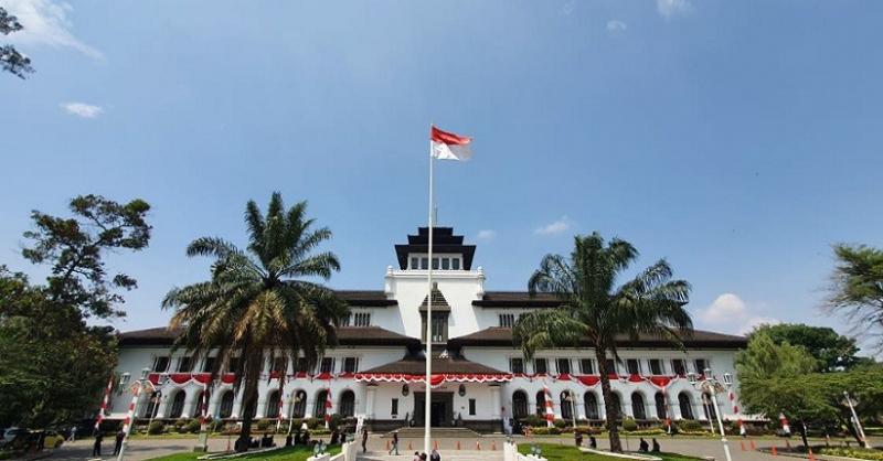 Ide Wisata Bandung, Asyik Jelajahi Museum Sejarah Gedung Sate Berusia ...