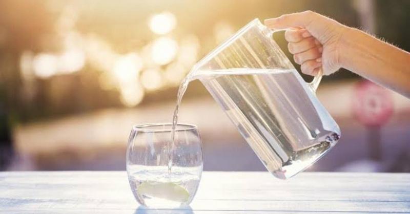Apakah minum air putih bisa menurunkan berat badan