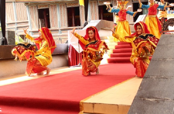 Mengenal Sejarah Tari Piring Perkembangan Ciri Khas D