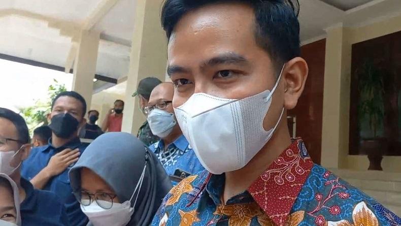 Gibran Rakabuming Raka Bagikan Buku 'Geliat Solo di Tangan Gibran Wali Kota Karbitan'