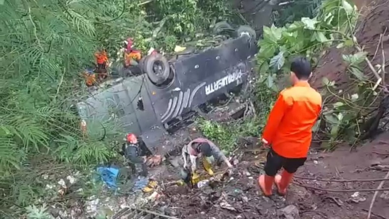 Bus Pariwisata Masuk Jurang 20 Meter di Rajapolah Tasikmalaya Sulit Dievakuasi, Ini Penyebabnya