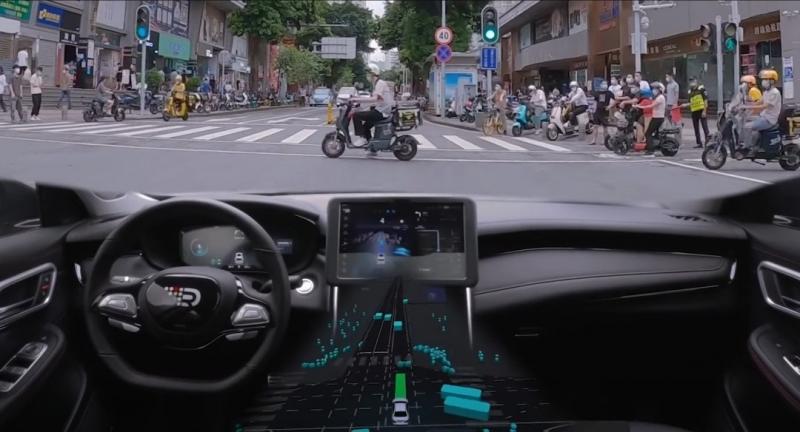 China Sukses Uji Coba Mobil Otonom di Jalanan Paling Semrawut