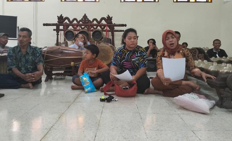 Kirab Pernikahan Kaesang-Erina di Solo Dimeriahkan Grup Musik hingga Tarian
