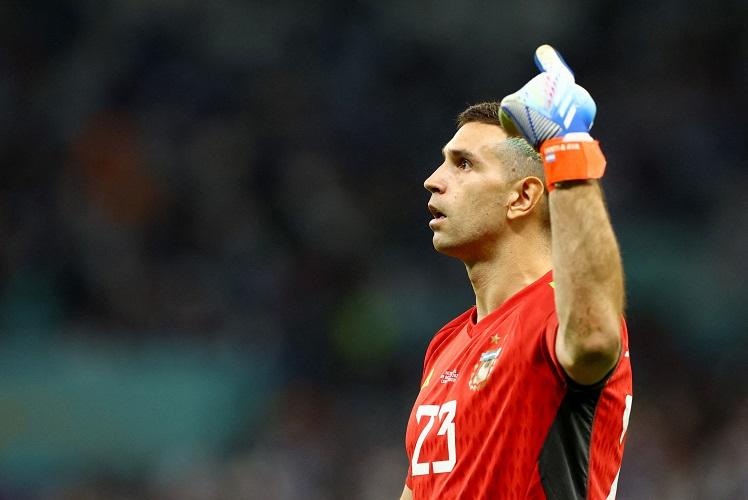 Emiliano Martinez Murka Dengan Kylian Mbappe Jelang Final Piala Dunia ...