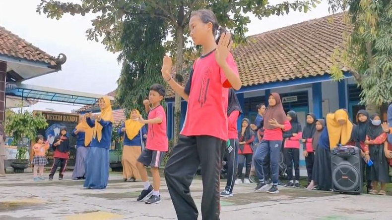 Isi Liburan Sekolah, Siswa di Lereng Merapi Belajar Menari
