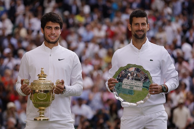Novak Djokovic Hormati Carlos Alcaraz yang Bermain Gemilang di Wimbledon 2023