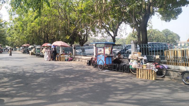 SultranzHoliday | Aktivitas gratis di Solo saat liburan akhir pekan bersama pasangan pkl alun alun utara keraton solo