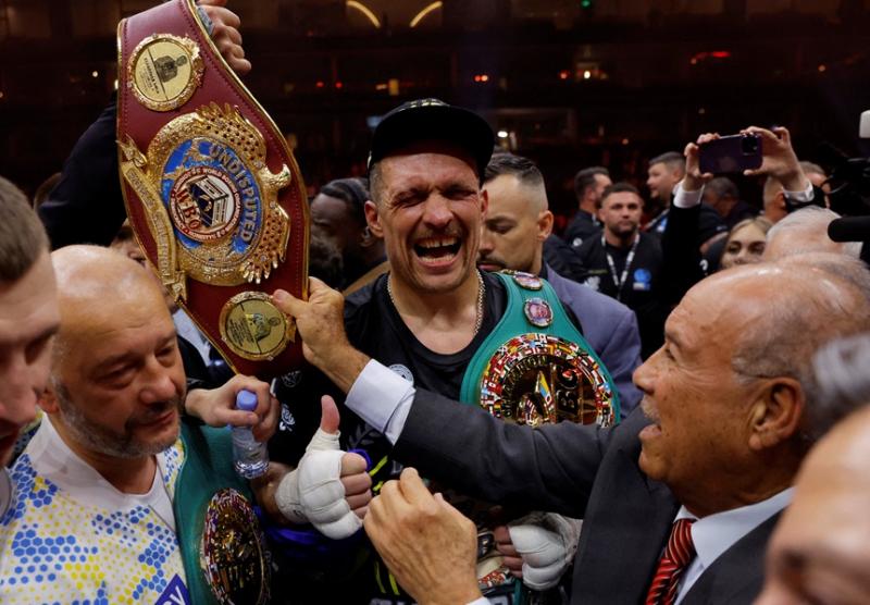 Hasil Tinju Dunia: Oleksandr Usyk Jadi Juara Tak Terbantahkan Kelas ...