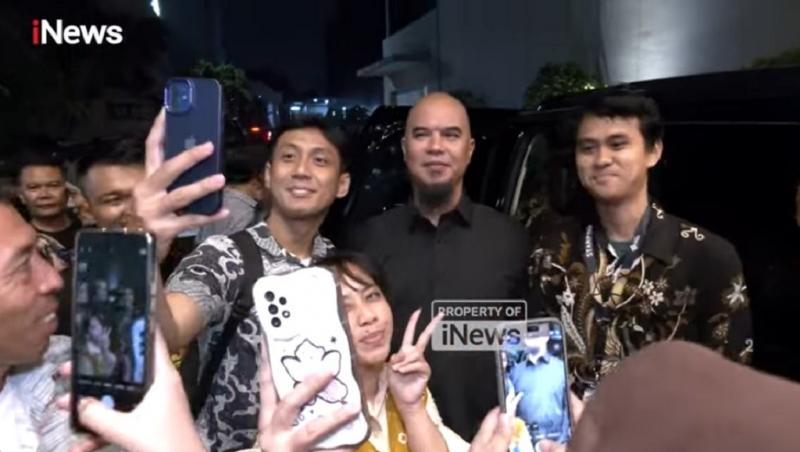 Blak-blakan! Ahmad Dhani Spill Tanggal Pernikahan Al Ghazali dan Alyssa Daguise Blak-blakan! Ahmad Dhani Spill Tanggal Pernikahan Al Ghazali dan Alyssa Daguise