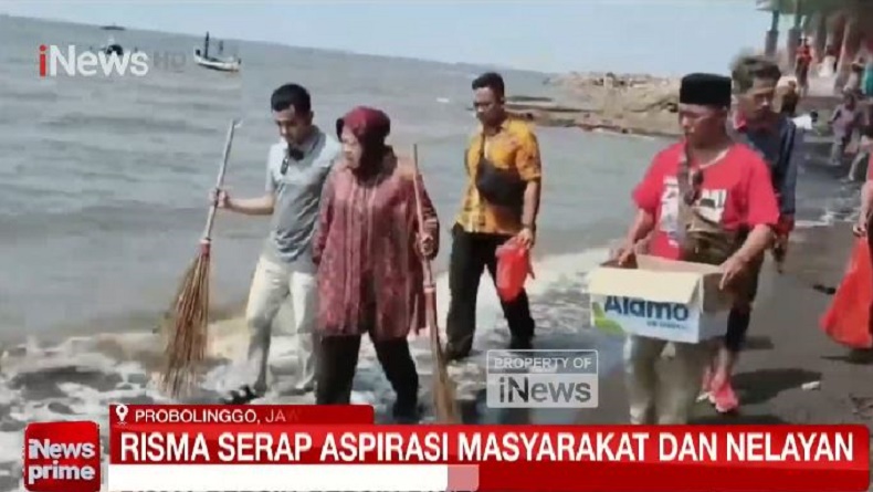 Momen Risma Bersih-Bersih Pantai hingga Serap Aspirasi Nelayan di Probolinggo Momen Risma Bersih-Bersih Pantai hingga Serap Aspirasi Nelayan di Probolinggo