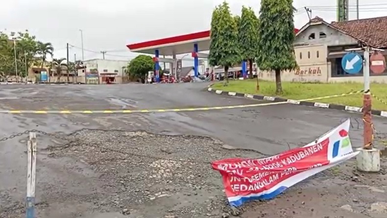 Heboh Sejumlah Kendaraan Mogok Usai Isi BBM di SPBU Pandeglang, Ternyata Ini Penyebabnya Heboh Sejumlah Kendaraan Mogok Usai Isi BBM di SPBU Pandeglang, Ternyata Ini Penyebabnya
