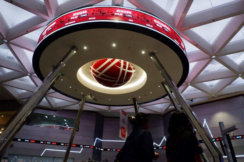 617 Saham Melemah, IHSG Hari Ini Ditutup Anjlok 2,57 Persen ke 7.915