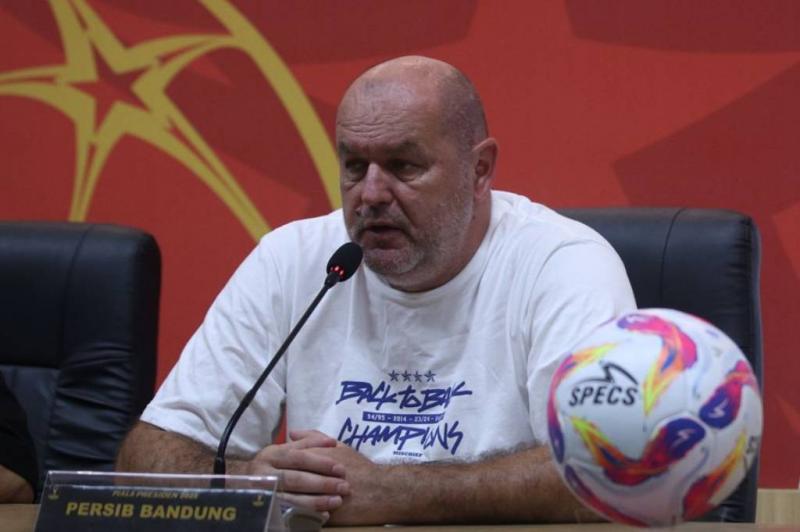 Komentar Bojan Hodak Usai Persib Ditahan Imbang Dewa United di Piala Presiden 2025