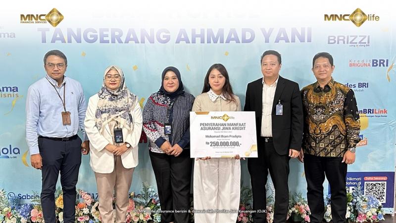 MNC Life Tunjukkan Komitmen Perlindungan, Serahkan Klaim Asuransi Jiwa kepada Keluarga Tertanggung